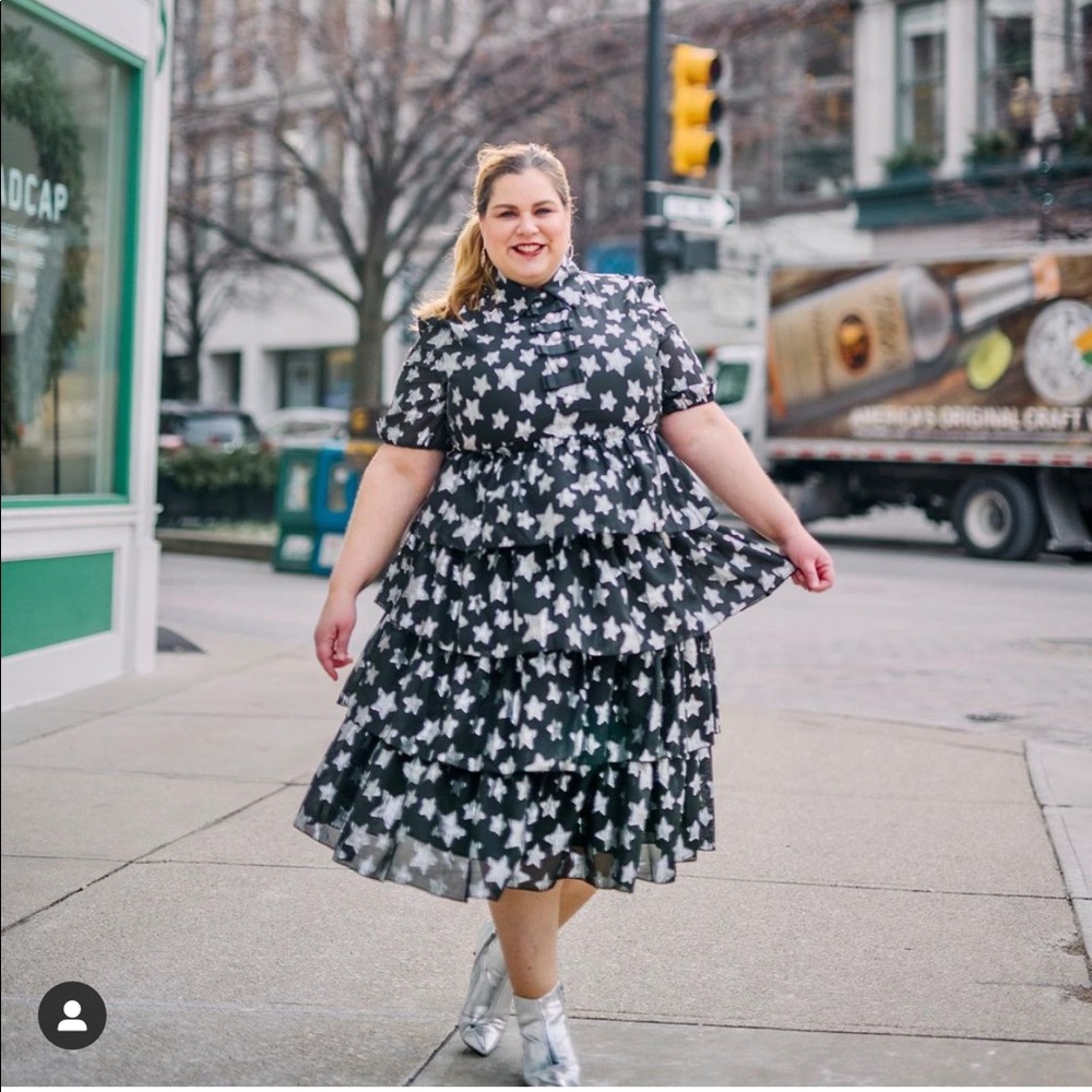 Gorgeous Halogen stars dress!